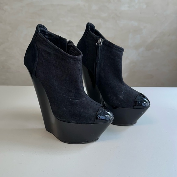Giuseppe Zanotti Black Suede Platform - Picture 9 of 11